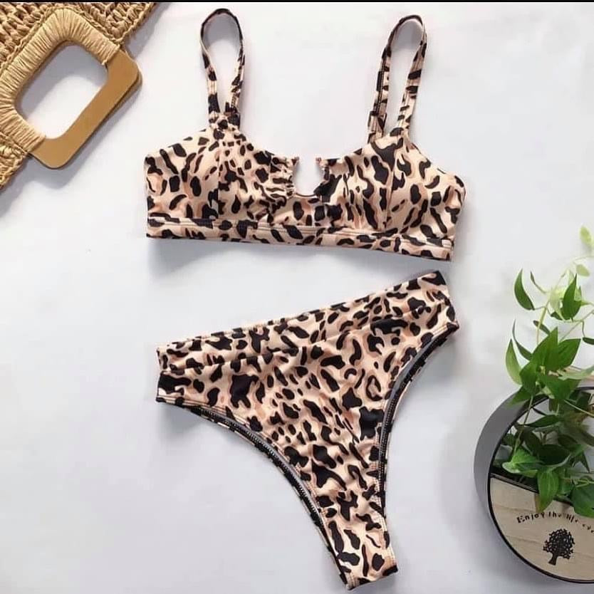 Costum de baie